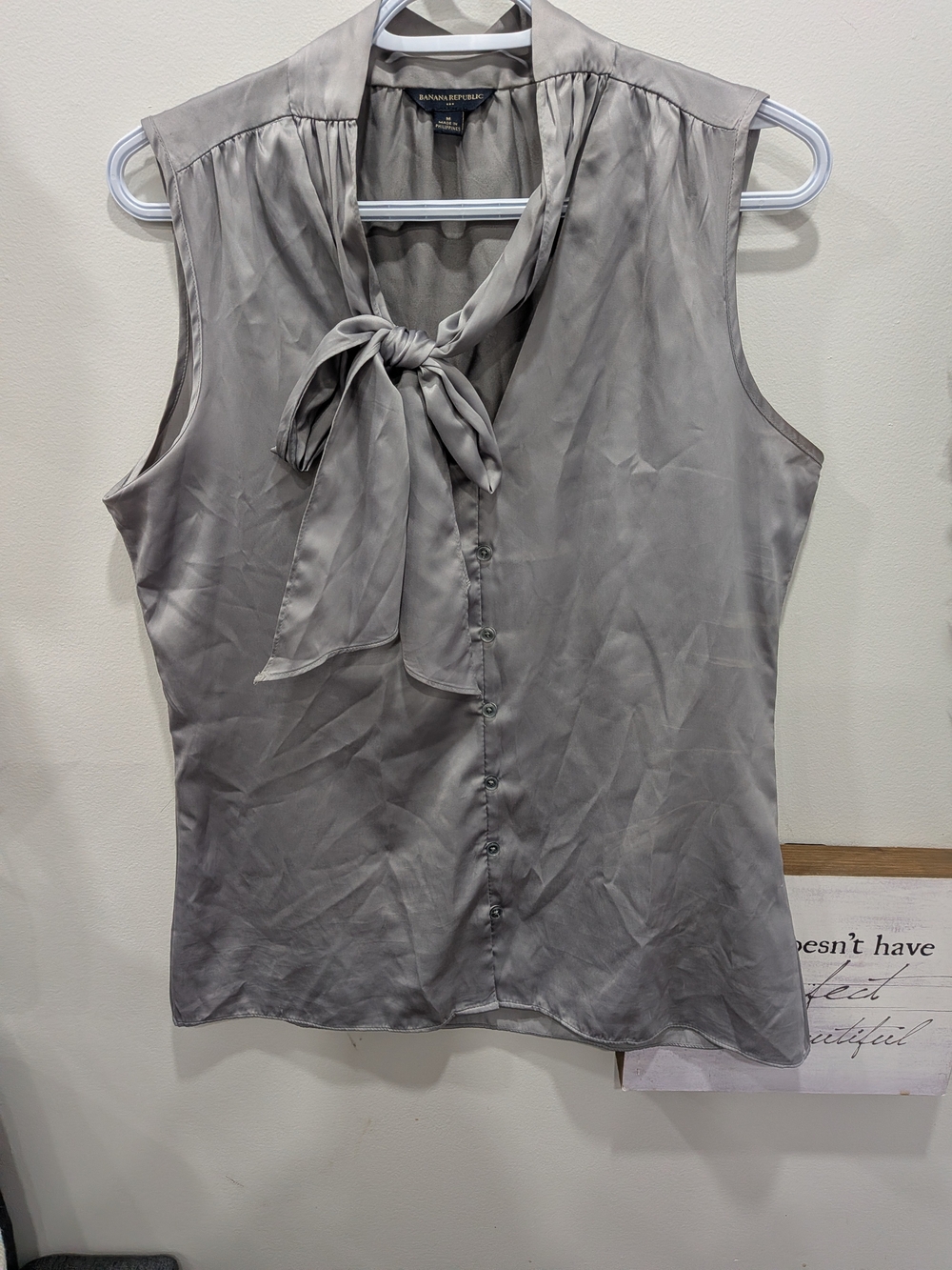 Banana Republic Gray Tie-Neck Sleeveless Blouse